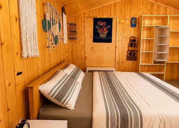 Bedro Guest House Wooden Cabin 30 Sec Beach *
