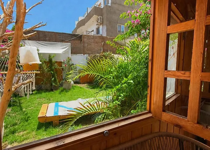 Bedro Guest House Wooden Cabin 30 Sec Beach Деревянный коттедж *