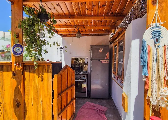 Деревянный коттедж Bedro Guest House Wooden Cabin 30 Sec Beach